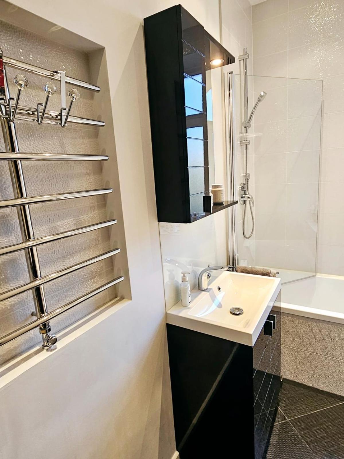 Modern 2 Bedroom In The Centre 里加