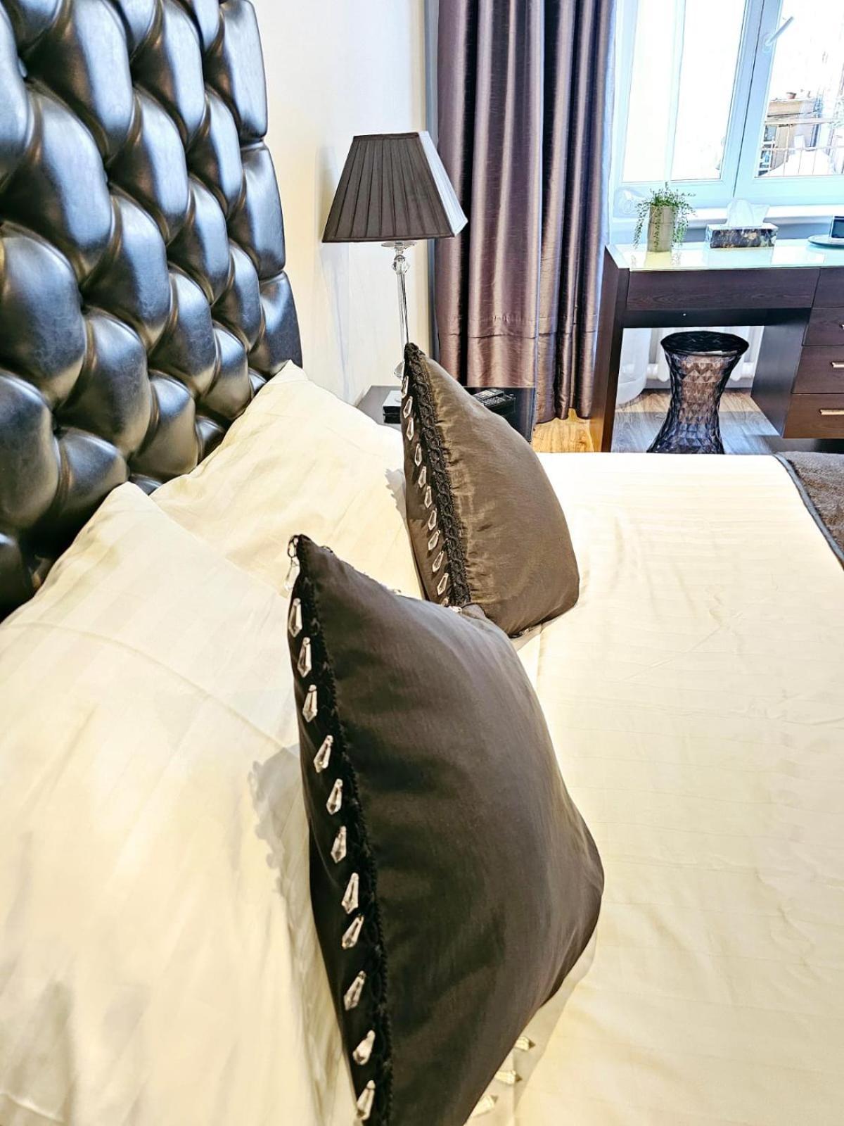 Modern 2 Bedroom In The Centre 里加