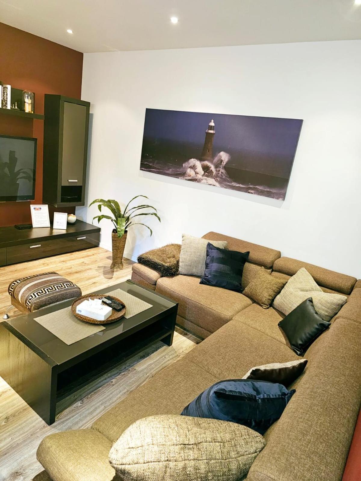 公寓 Modern 2 Bedroom In The Centre *