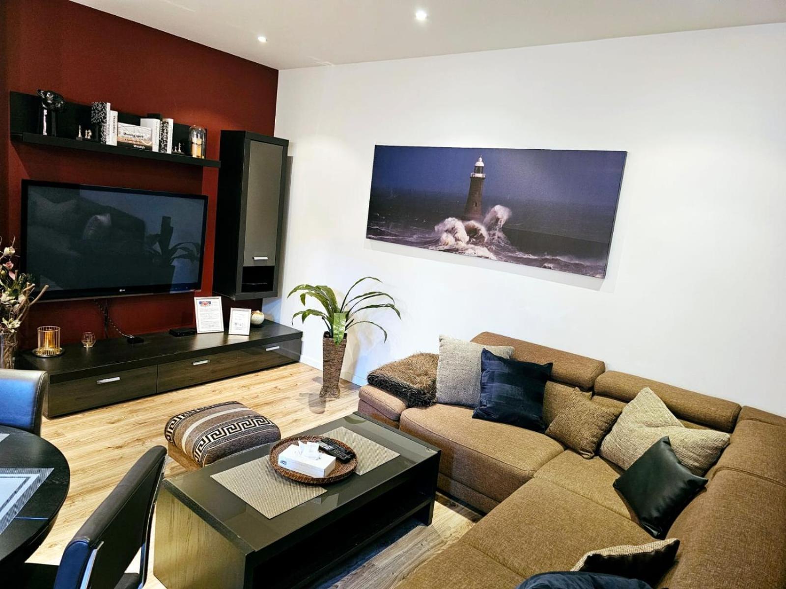 Апартаменти Modern 2 Bedroom In The Centre *