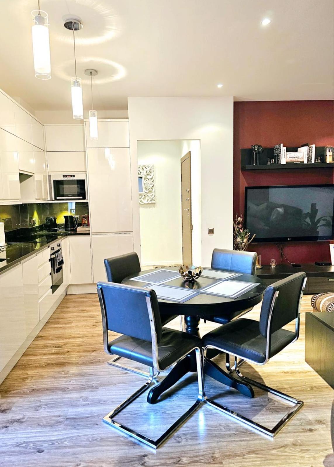Апартаменти Modern 2 Bedroom In The Centre *